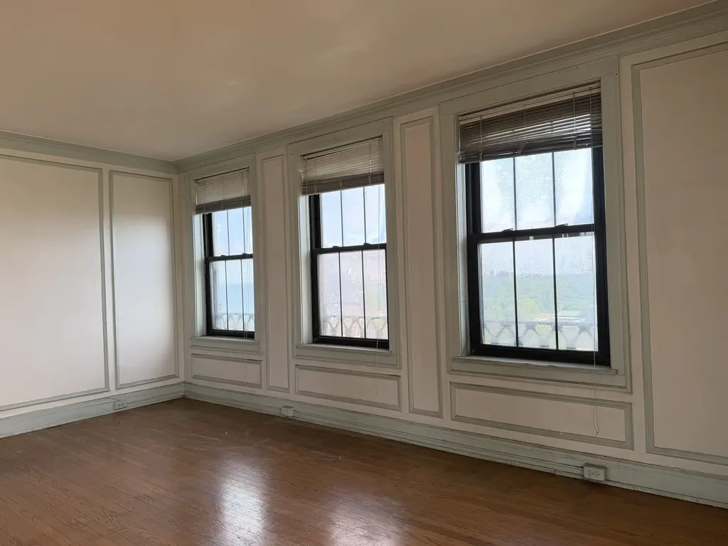 5555 South Everett Avenue Chicago IL 60637