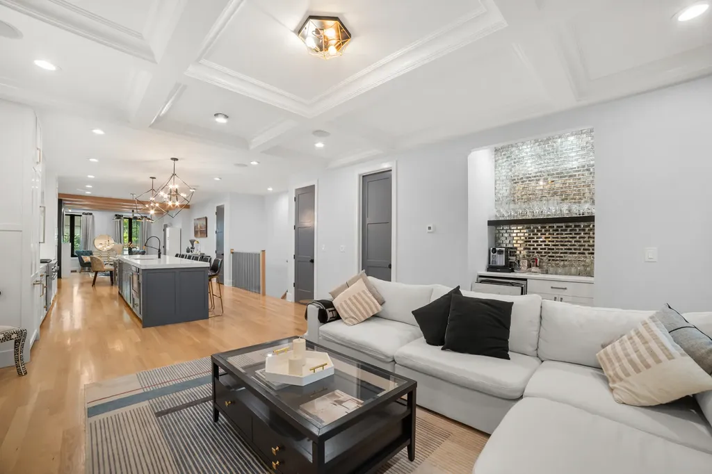 2254 West Roscoe Street Chicago IL 60618