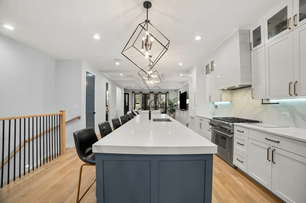 2254 West Roscoe Street Chicago IL 60618