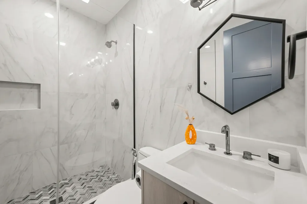 2254 West Roscoe Street Chicago IL 60618