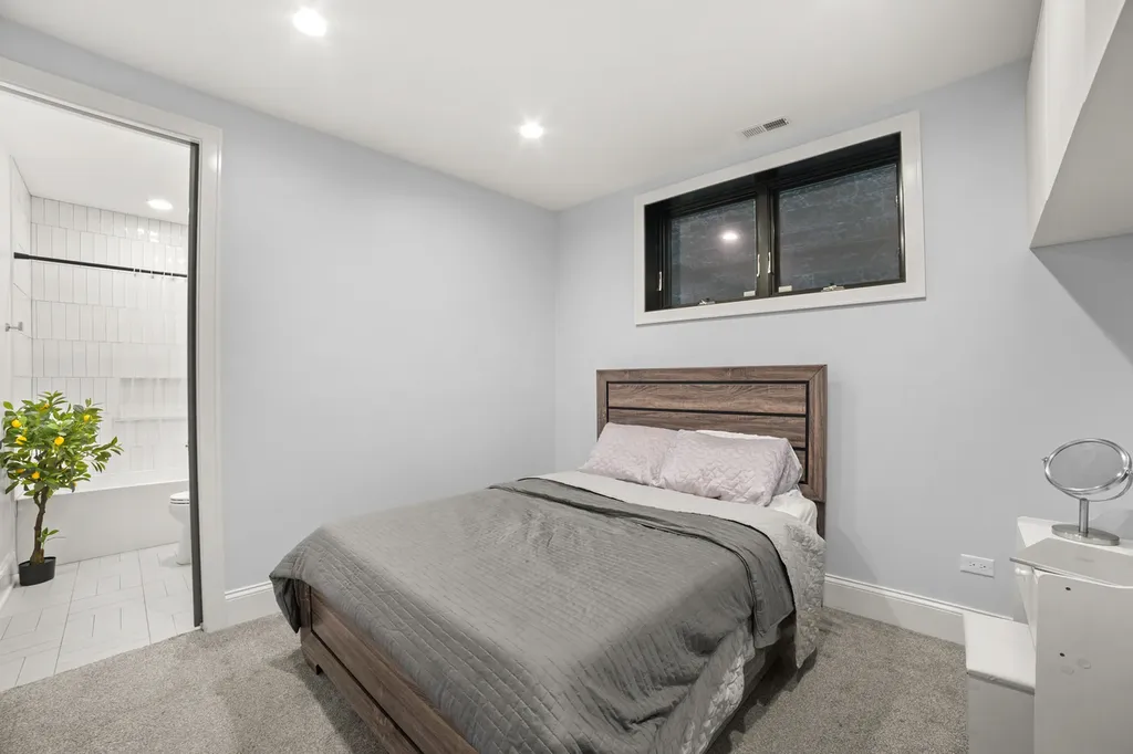 2254 West Roscoe Street Chicago IL 60618