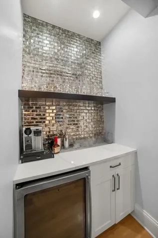2254 West Roscoe Street Chicago IL 60618