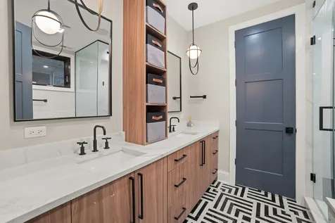 2254 West Roscoe Street Chicago IL 60618
