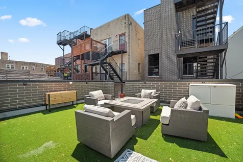 2254 West Roscoe Street Chicago IL 60618