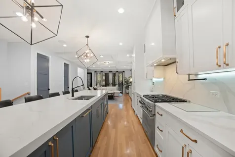 2254 West Roscoe Street Chicago IL 60618