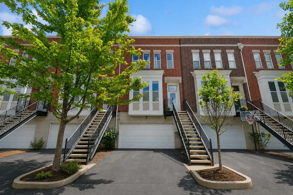 3951 North Washtenaw Avenue Chicago IL 60618