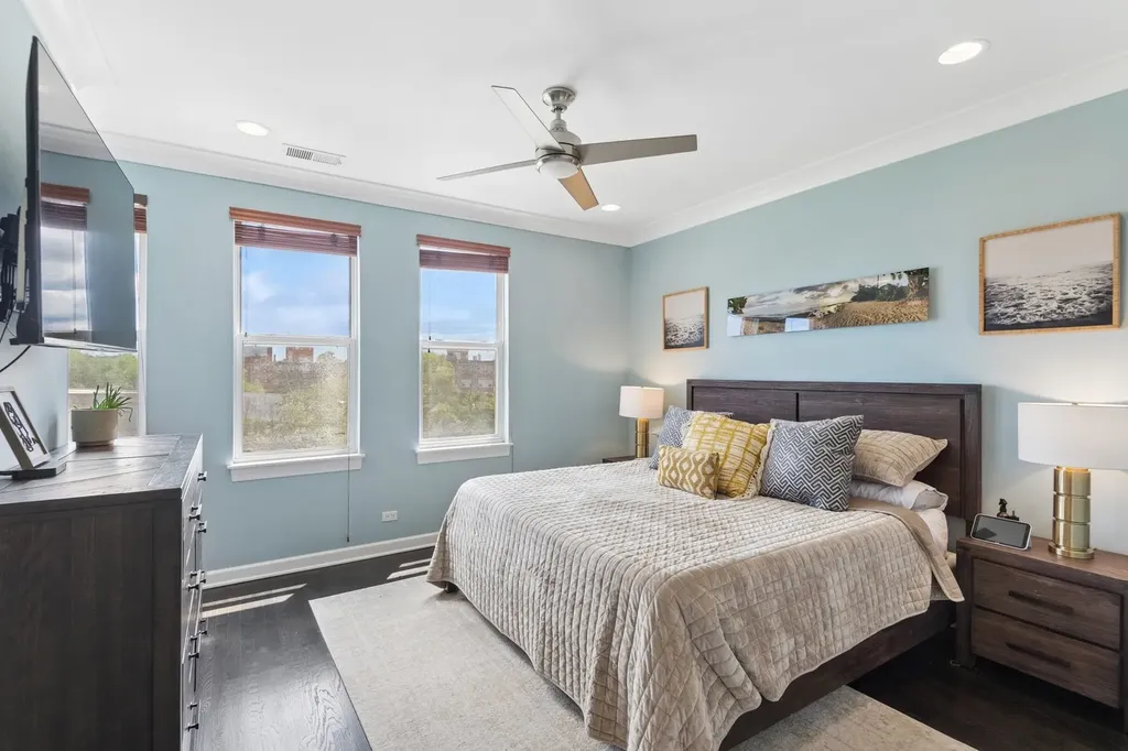 3951 North Washtenaw Avenue Chicago IL 60618