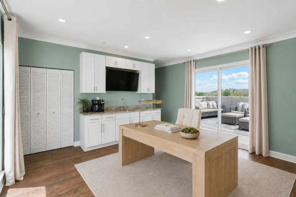 3951 North Washtenaw Avenue Chicago IL 60618