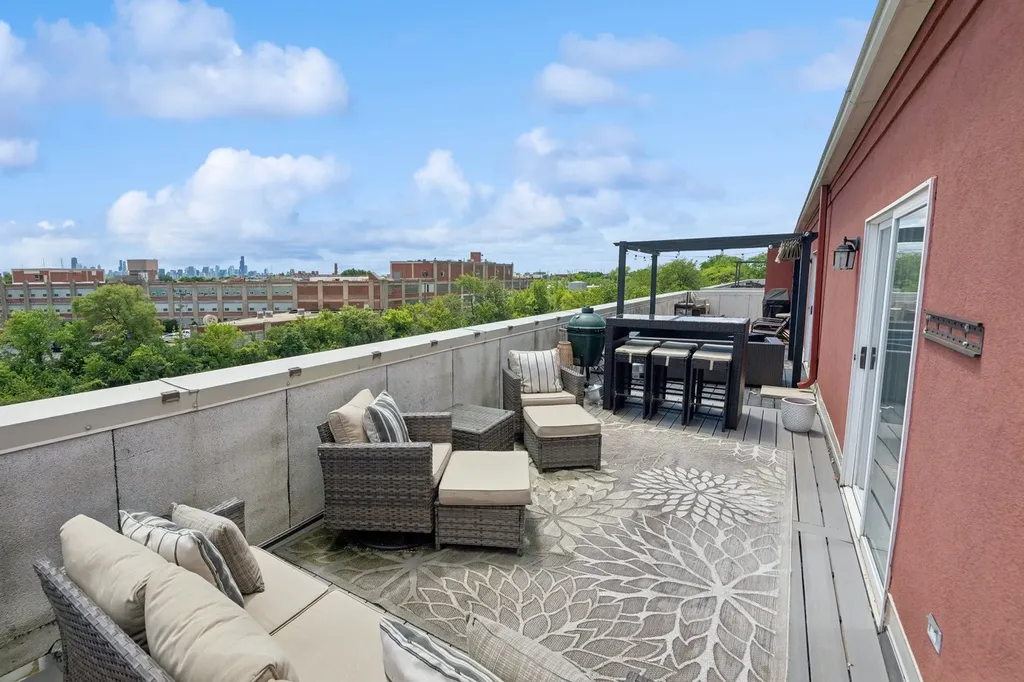 3951 North Washtenaw Avenue Chicago IL 60618