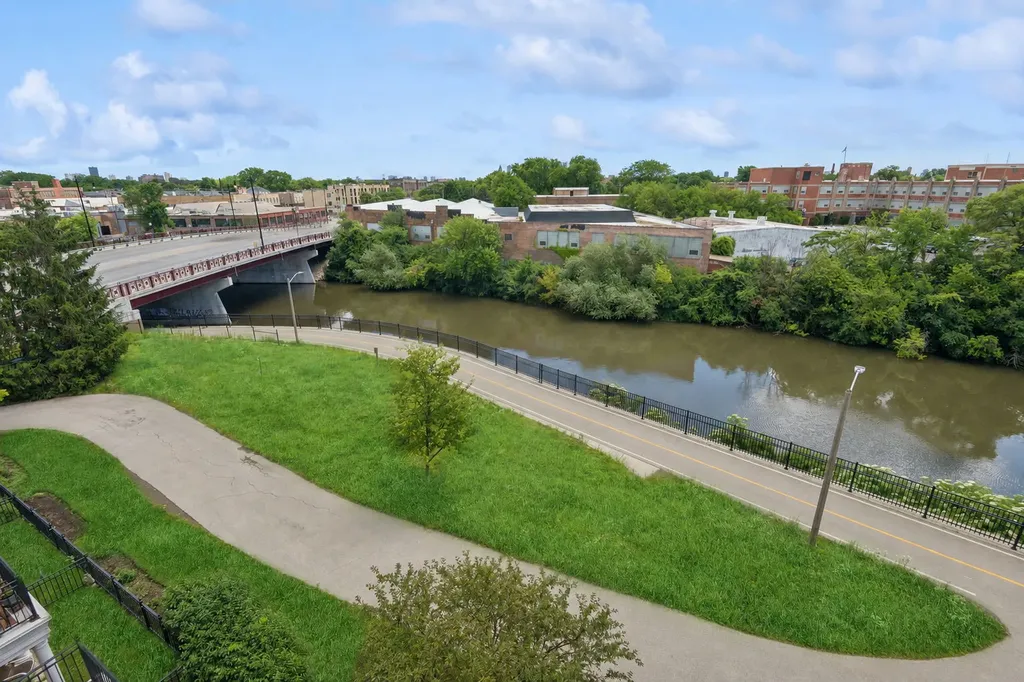 3951 North Washtenaw Avenue Chicago IL 60618