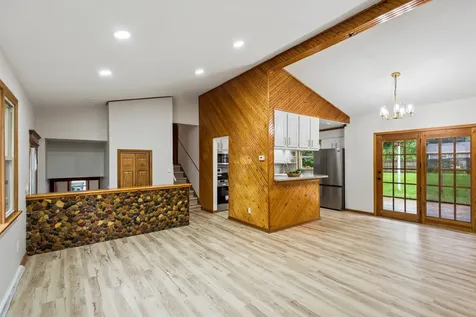 1819 Elmwood Drive Lindenhurst IL 60046