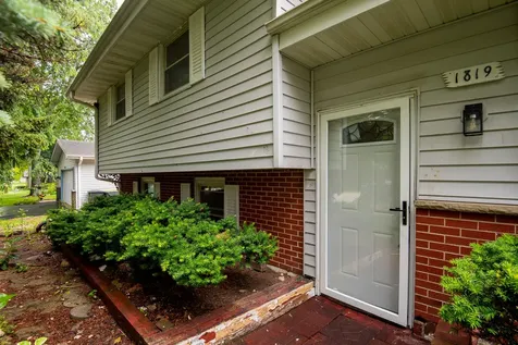 1819 Elmwood Drive Lindenhurst IL 60046