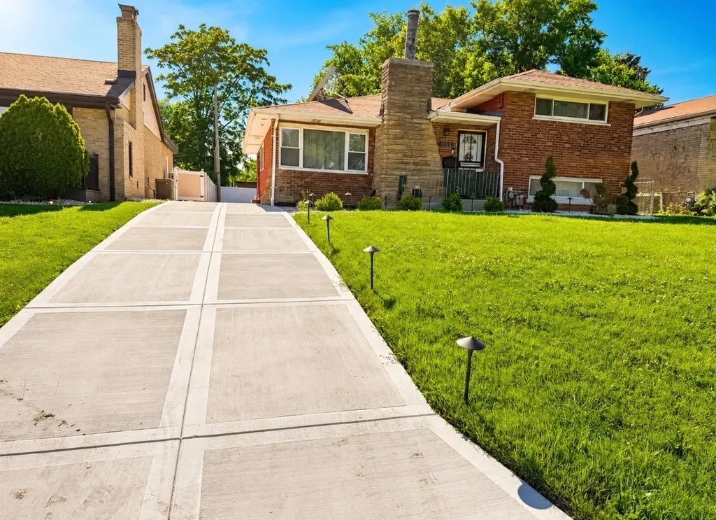 17112 Whittier Avenue Hazel Crest IL 60429