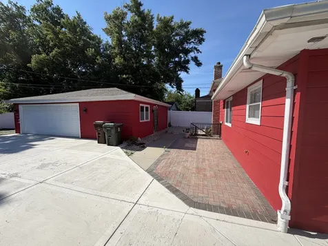 17112 Whittier Avenue Hazel Crest IL 60429