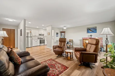 3913 Saratoga Avenue Downers Grove IL 60515