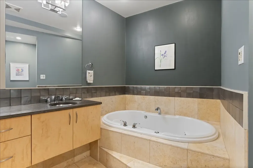 930 West Wolfram Street Chicago IL 60657