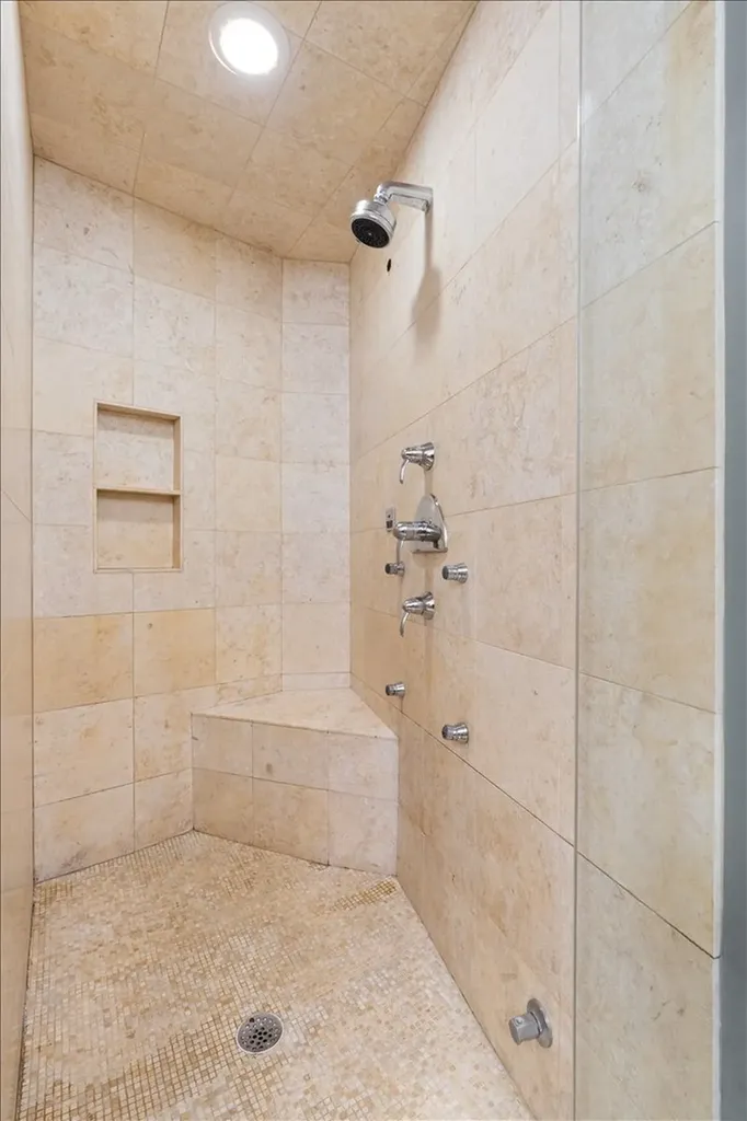 930 West Wolfram Street Chicago IL 60657