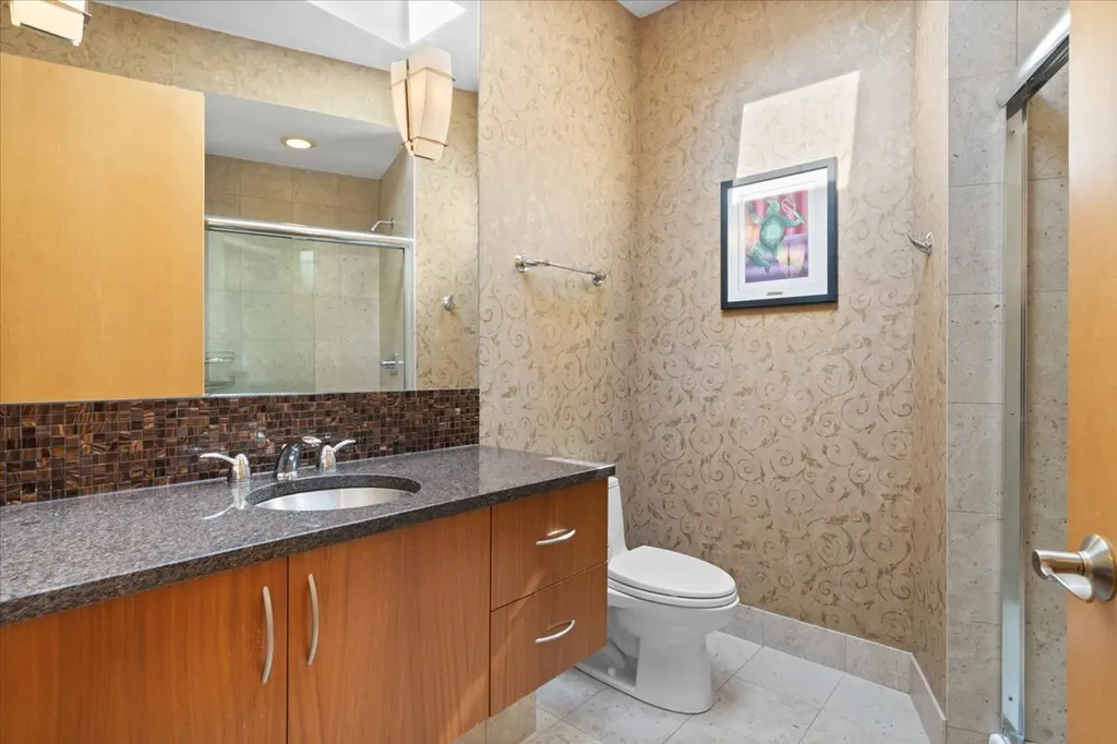 930 West Wolfram Street Chicago IL 60657