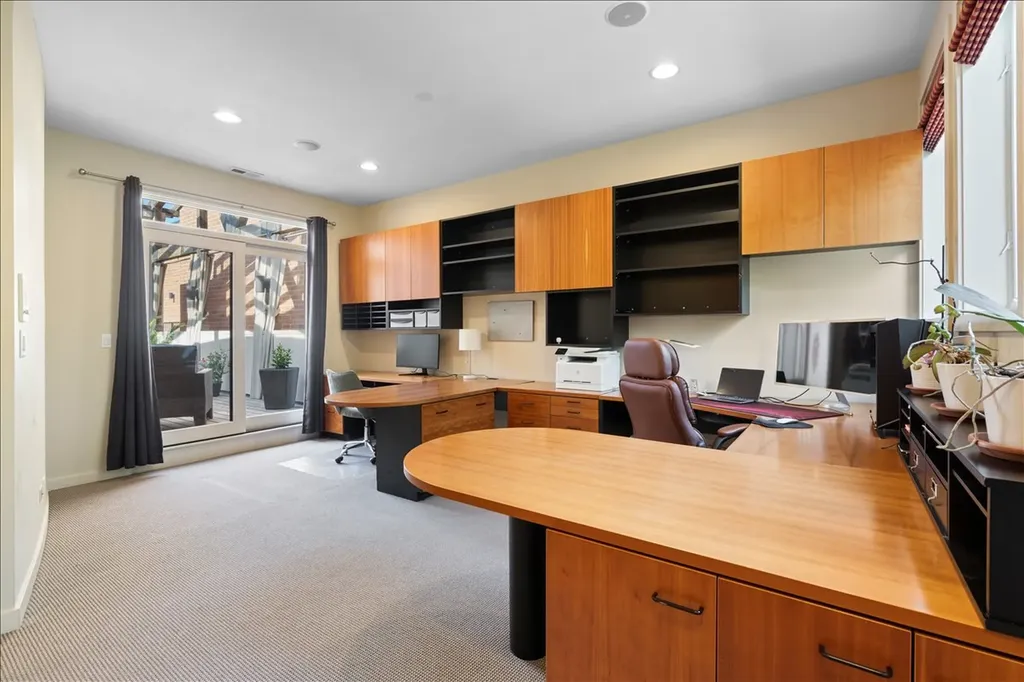930 West Wolfram Street Chicago IL 60657