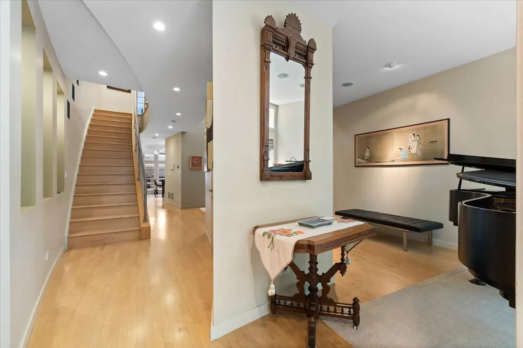 930 West Wolfram Street Chicago IL 60657