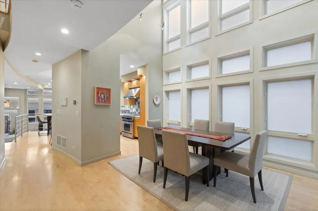 930 West Wolfram Street Chicago IL 60657