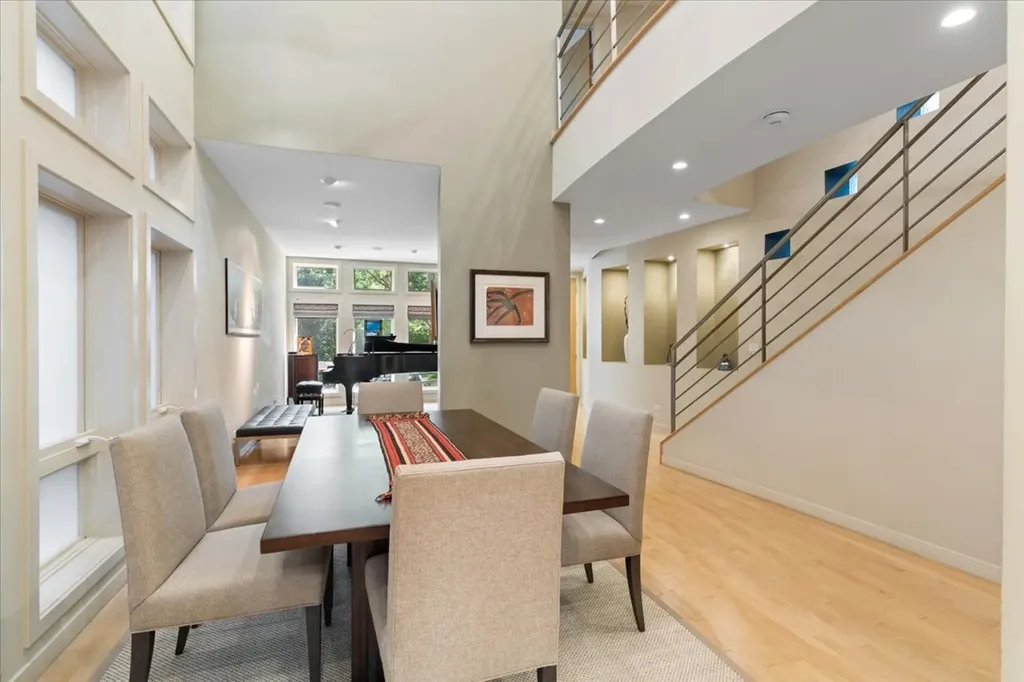 930 West Wolfram Street Chicago IL 60657