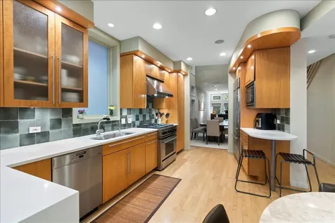 930 West Wolfram Street Chicago IL 60657
