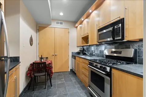 930 West Wolfram Street Chicago IL 60657