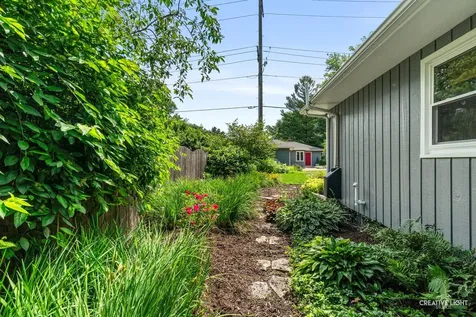 707 Maple Lane Batavia IL 60510