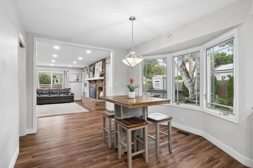 616 Edward Road Naperville IL 60540