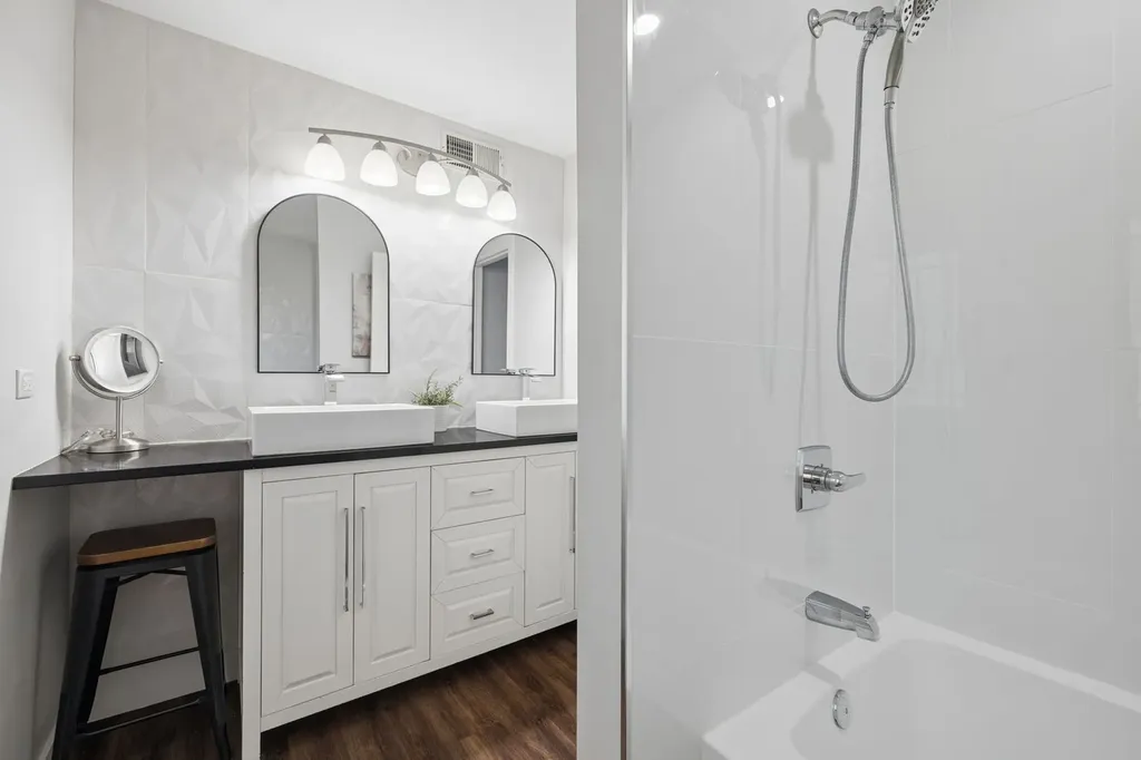 616 Edward Road Naperville IL 60540