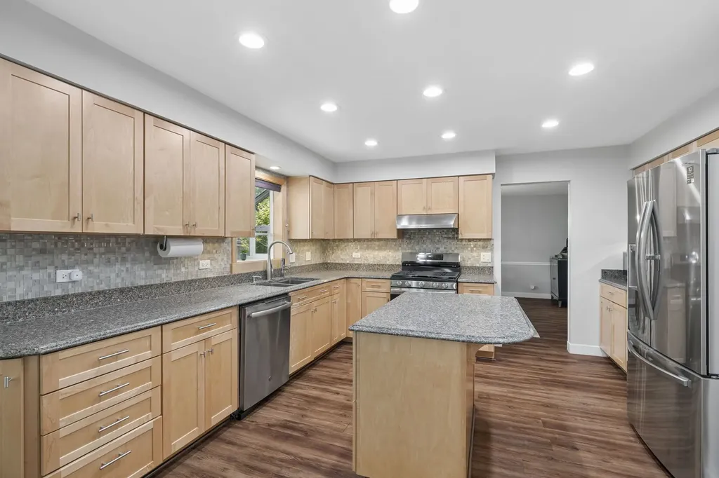 616 Edward Road Naperville IL 60540