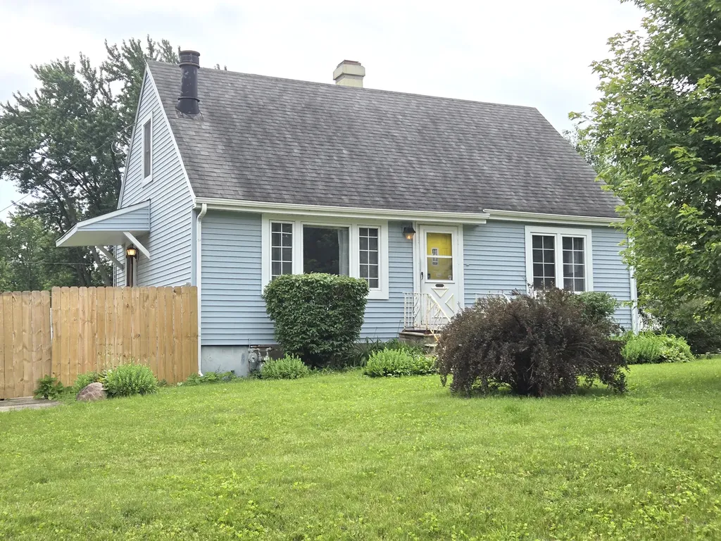 23W563 Woodworth Place Roselle IL 60172