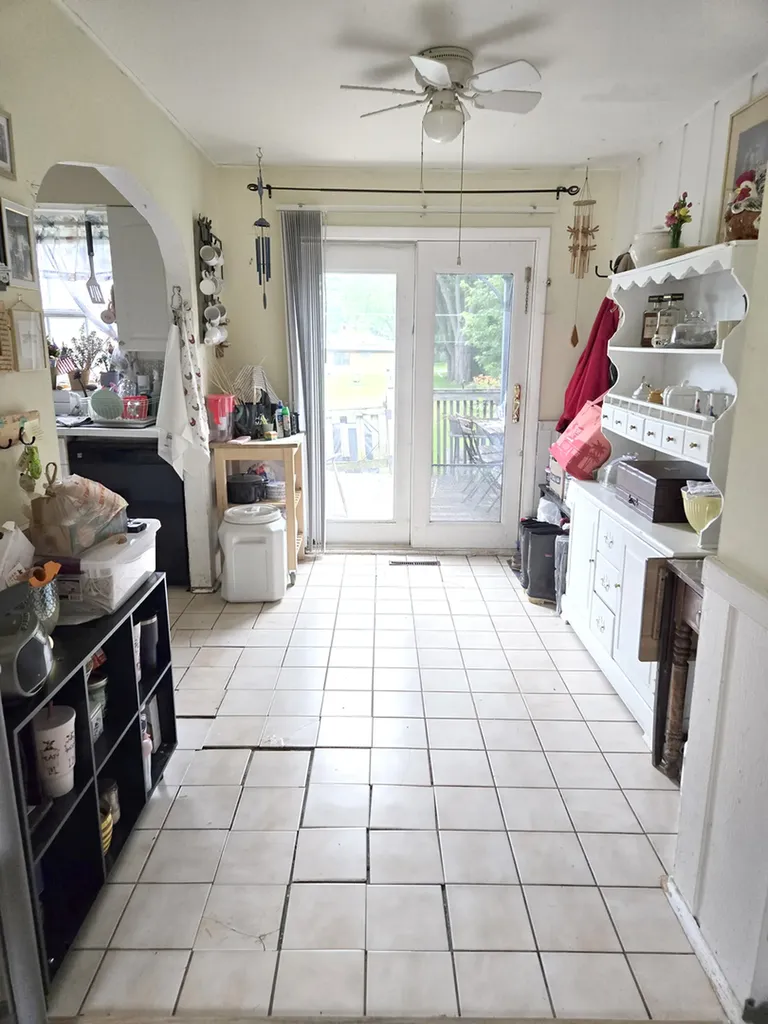 23W563 Woodworth Place Roselle IL 60172