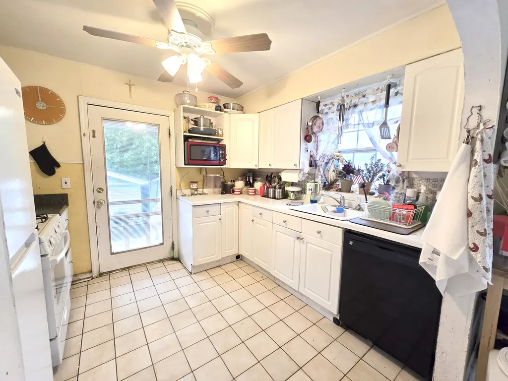 23W563 Woodworth Place Roselle IL 60172