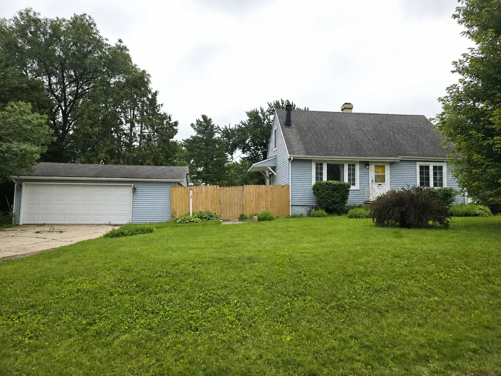 23W563 Woodworth Place Roselle IL 60172