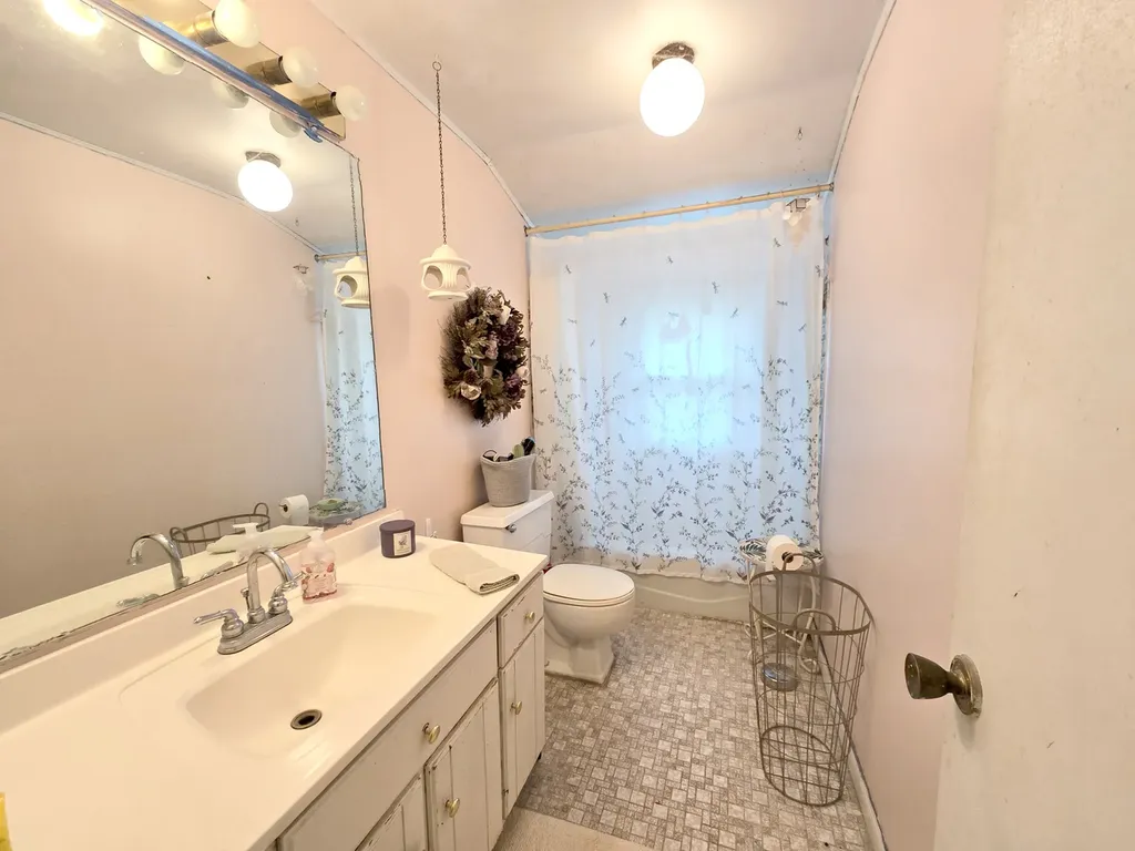 23W563 Woodworth Place Roselle IL 60172