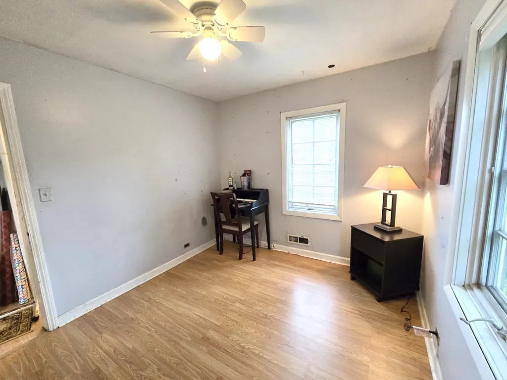 23W563 Woodworth Place Roselle IL 60172