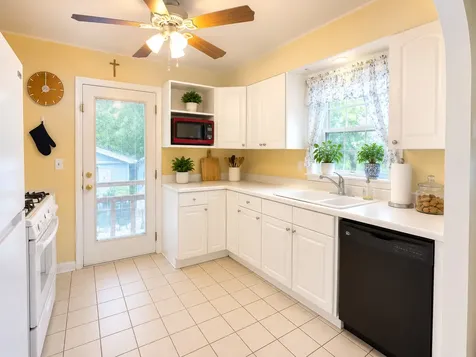 23W563 Woodworth Place Roselle IL 60172