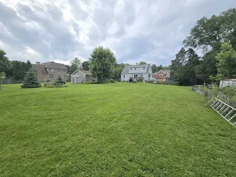 23W563 Woodworth Place Roselle IL 60172