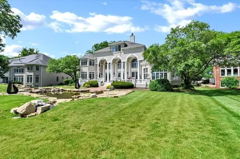 4206 Royal Fox Drive St. Charles IL 60174