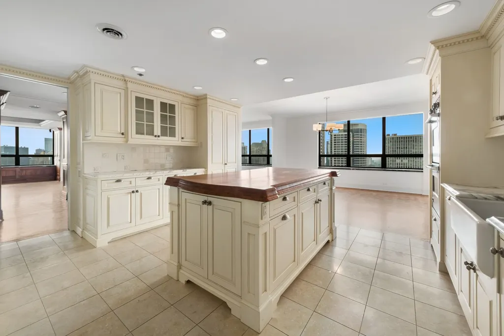 180 East Pearson Street Chicago IL 60611