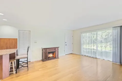 9411 Bay Colony Drive Des Plaines IL 60016