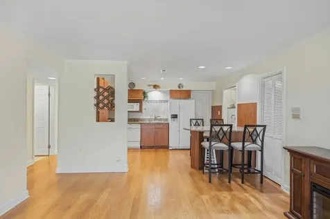 9411 Bay Colony Drive Des Plaines IL 60016