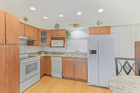 9411 Bay Colony Drive Des Plaines IL 60016