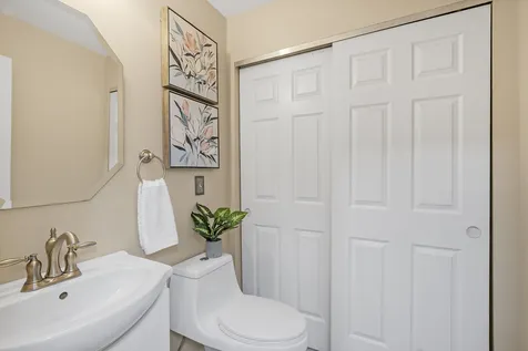 896 Cherry Creek Drive Grayslake IL 60030