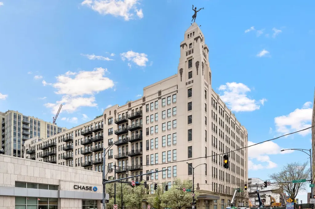 758 North Larrabee Street Chicago IL 60654
