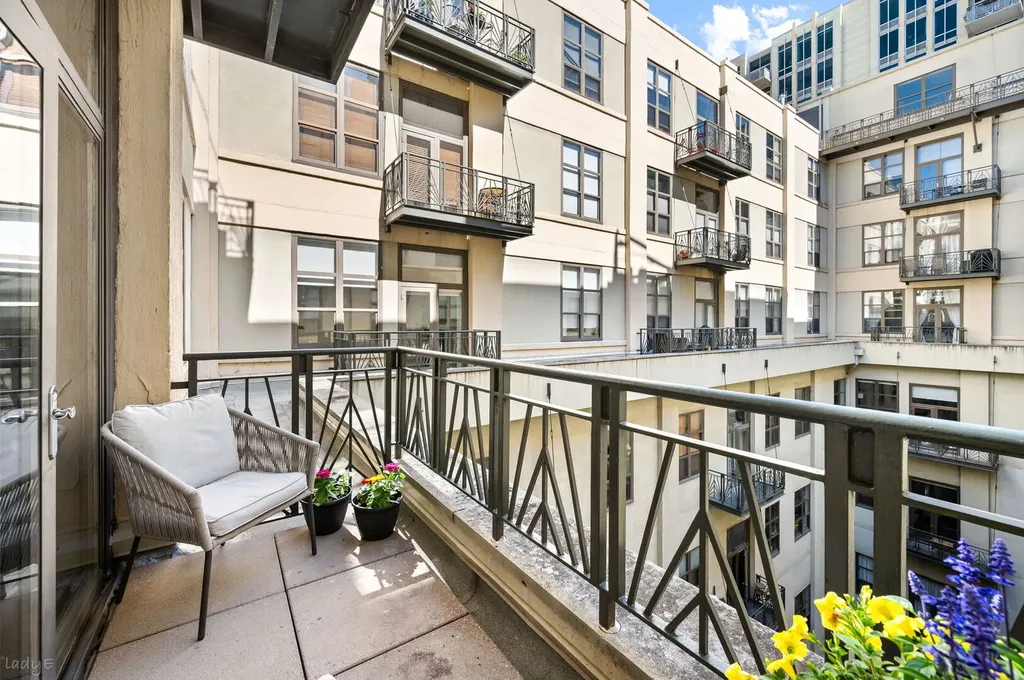 758 North Larrabee Street Chicago IL 60654