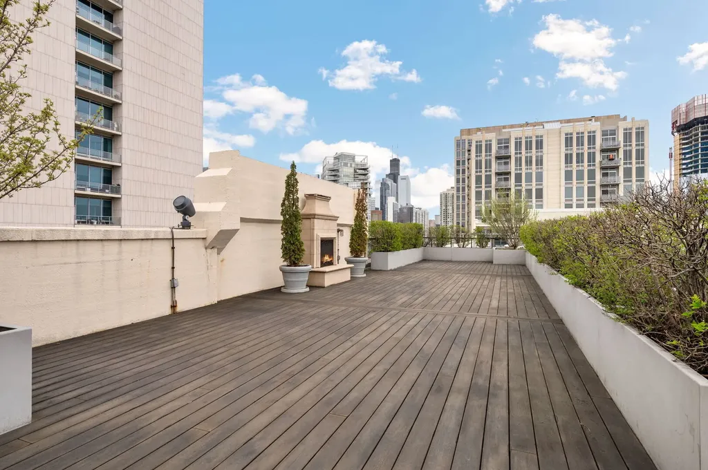 758 North Larrabee Street Chicago IL 60654