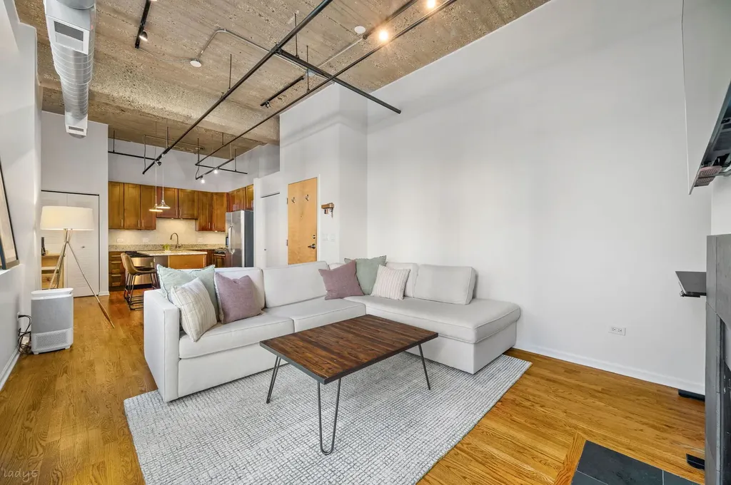 758 North Larrabee Street Chicago IL 60654